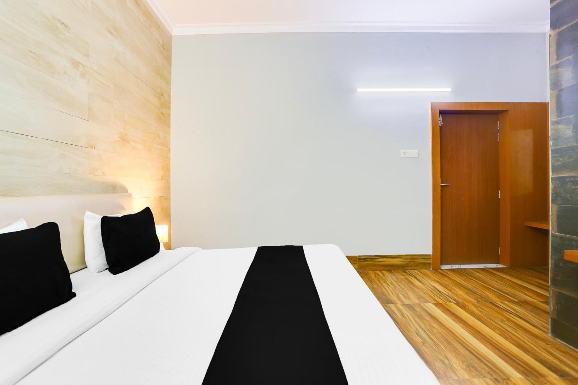 Готель Super Collection O Bhiwadi Екстер'єр фото