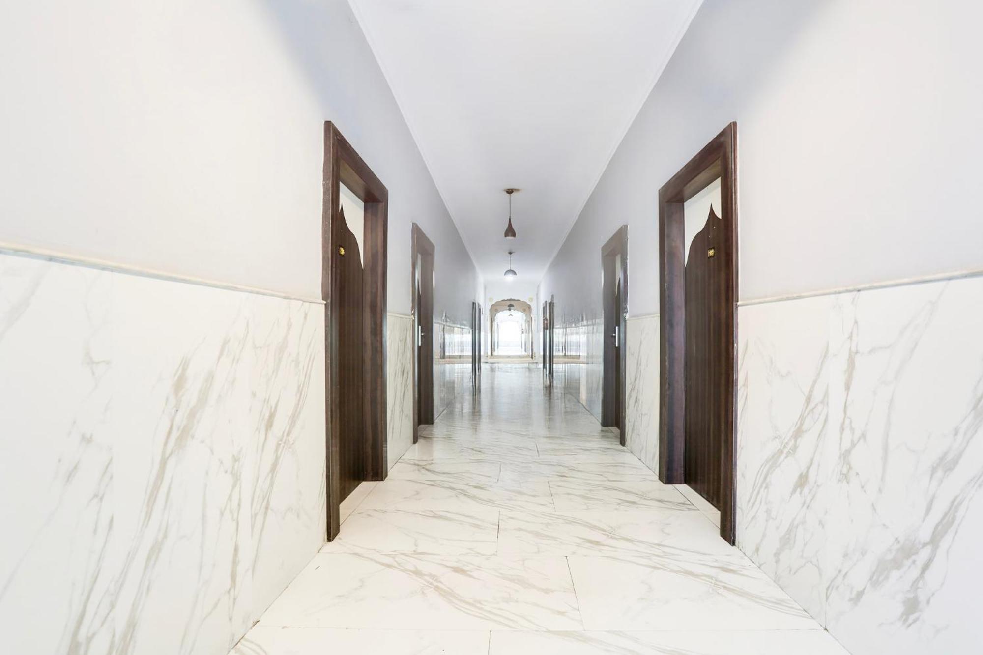 Готель Super Collection O Bhiwadi Екстер'єр фото